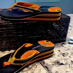 Ladies size 6 black n orange shimmer flip sandals 1 1/2 in wedge new never used